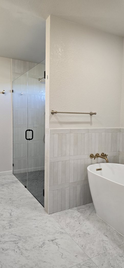 Walk-in shower vs. tub: which is right for your Denver bathroom?